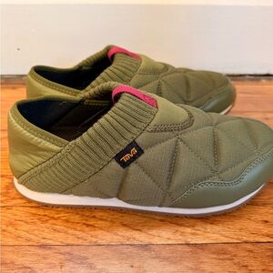 Like New Teva ReEmber slip-ons, women’s 8